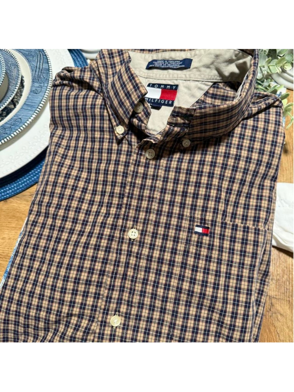 Vintage men’s Tommy Hilfiger long sleeve button down shirt
